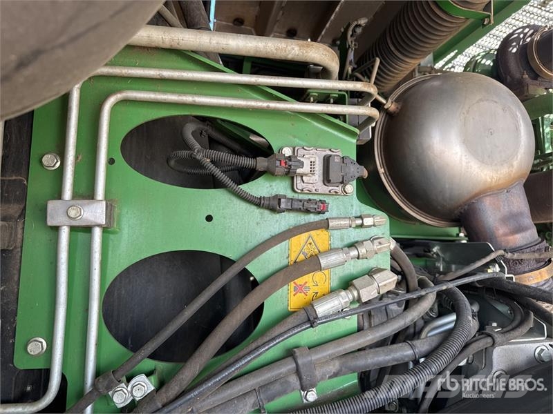 John Deere 8300 4WD Ensileuse Forage Harvester حصادات الأعلاف