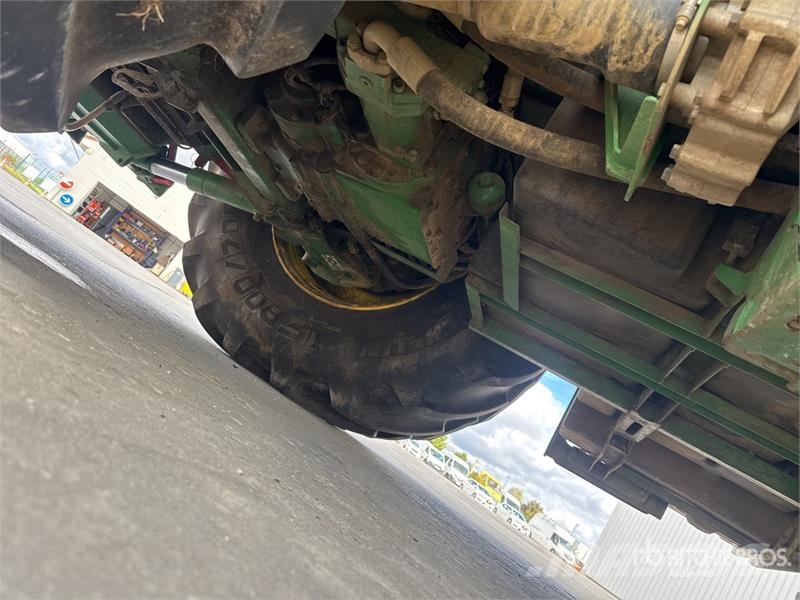 John Deere 8300 4WD Ensileuse Forage Harvester حصادات الأعلاف