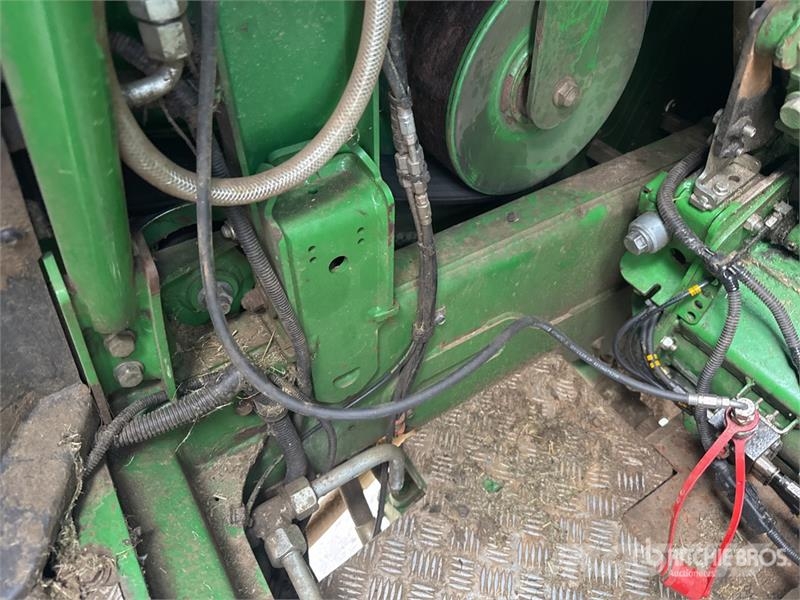 John Deere 8300 4WD Ensileuse Forage Harvester حصادات الأعلاف
