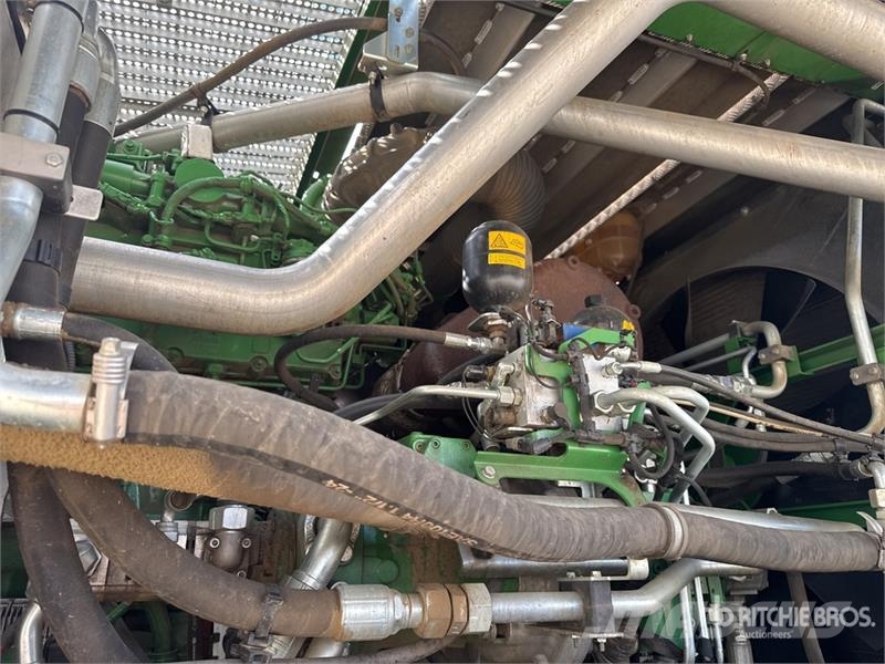 John Deere 8300 4WD Ensileuse Forage Harvester حصادات الأعلاف