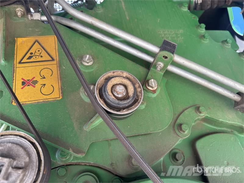 John Deere 8300 4WD Ensileuse Forage Harvester حصادات الأعلاف