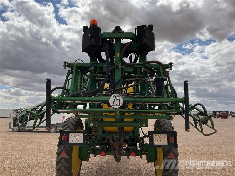 John Deere 832 Pull-Type Sprayer Prikabinami purkštuvai