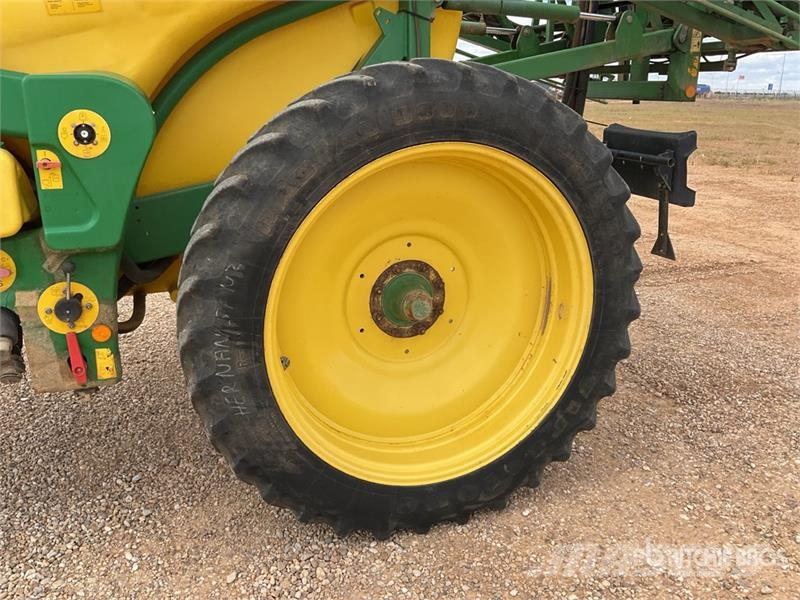 John Deere 832 Pull-Type Sprayer Prikabinami purkštuvai