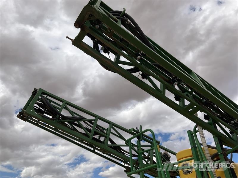 John Deere 832 Pull-Type Sprayer Prikabinami purkštuvai