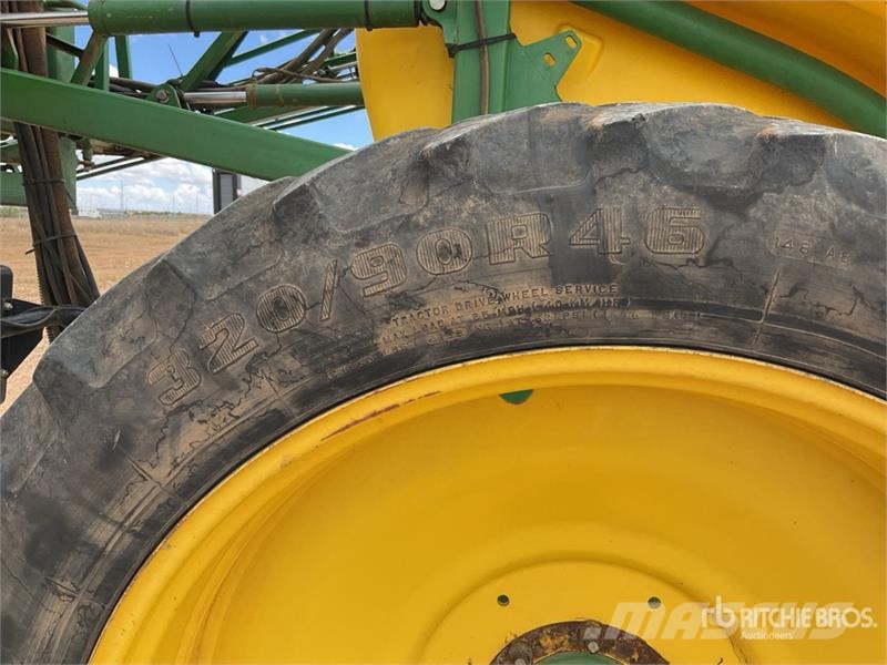John Deere 832 Pull-Type Sprayer Prikabinami purkštuvai