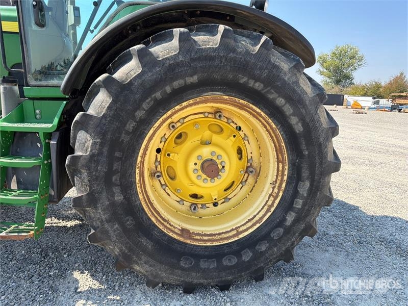 John Deere 8320 Tractors