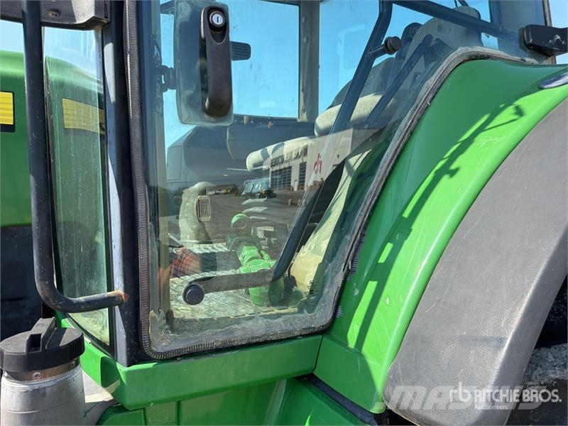 John Deere 8320 Tractors