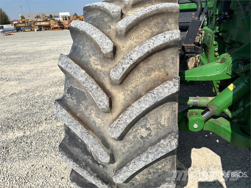 John Deere 8320 Tractors