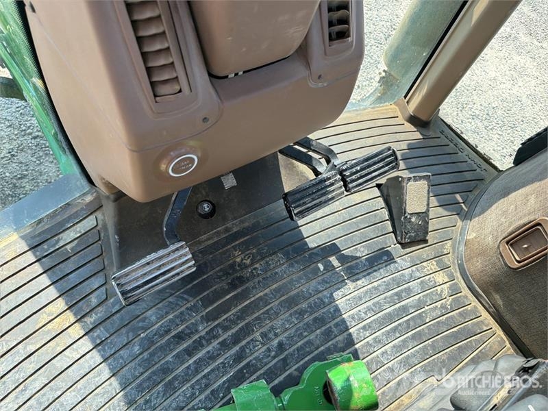 John Deere 8320 Tractors