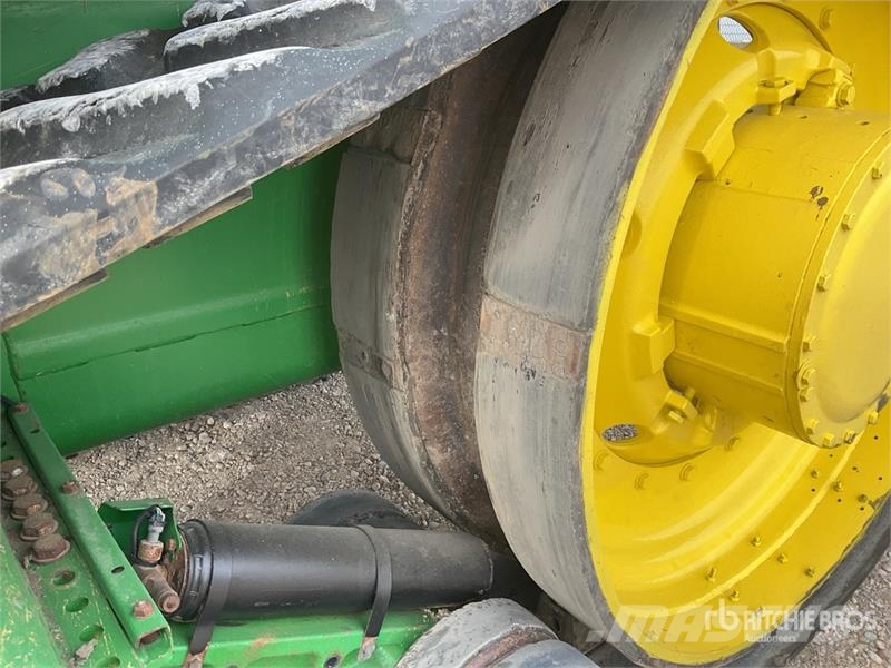 John Deere 8430T Track Tractor الجرارات