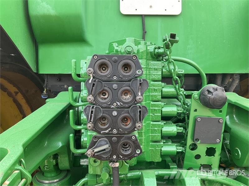 John Deere 8430T Track Tractor الجرارات