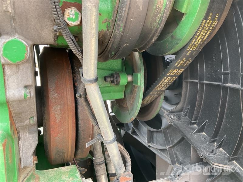 John Deere 8430T Track Tractor الجرارات
