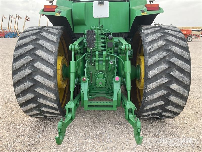 John Deere 8430T Track Tractor الجرارات