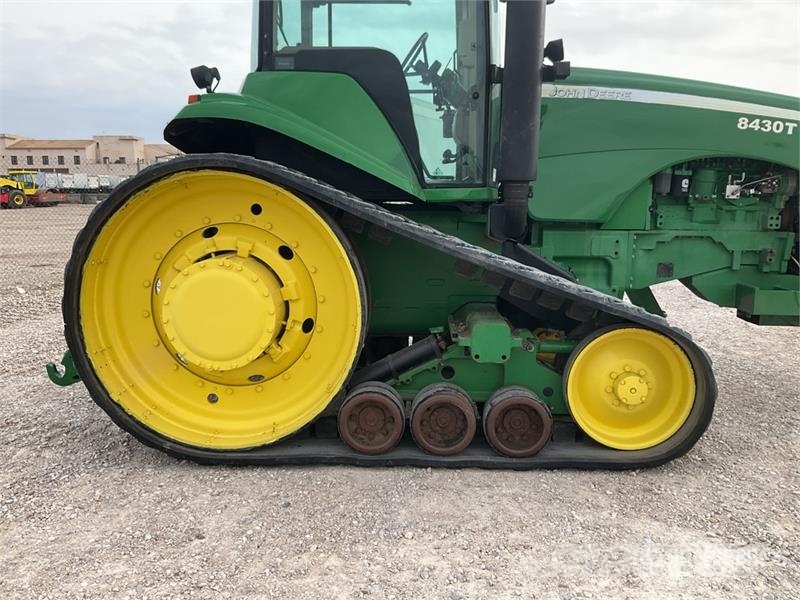 John Deere 8430T Track Tractor الجرارات