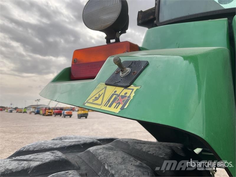John Deere 8430T Track Tractor الجرارات