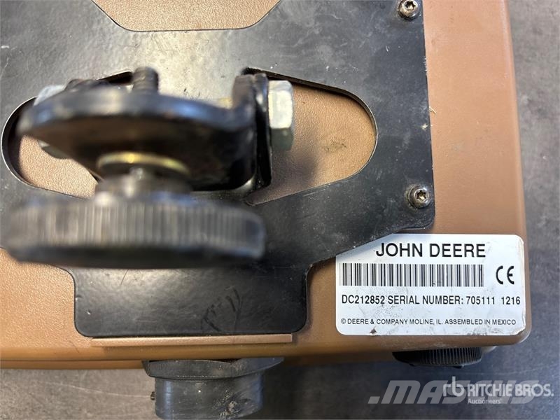 John Deere 864 Round Baler محزمات مستديرة