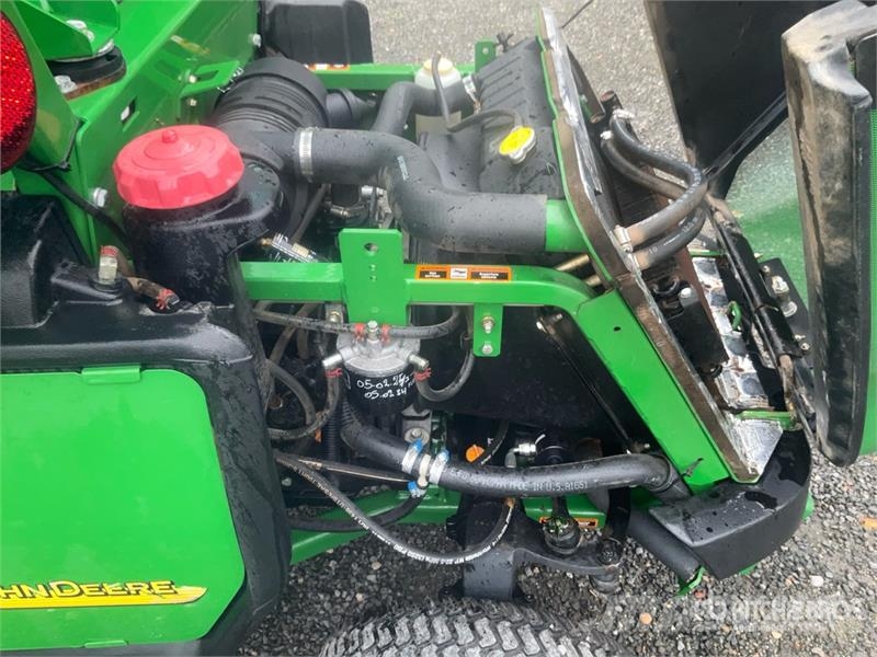 John Deere F 1565 Lawn Mower ركوب الحشائش