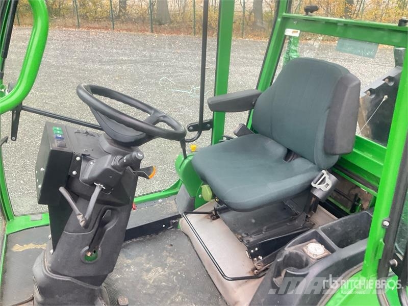 John Deere F 1565 Lawn Mower ركوب الحشائش