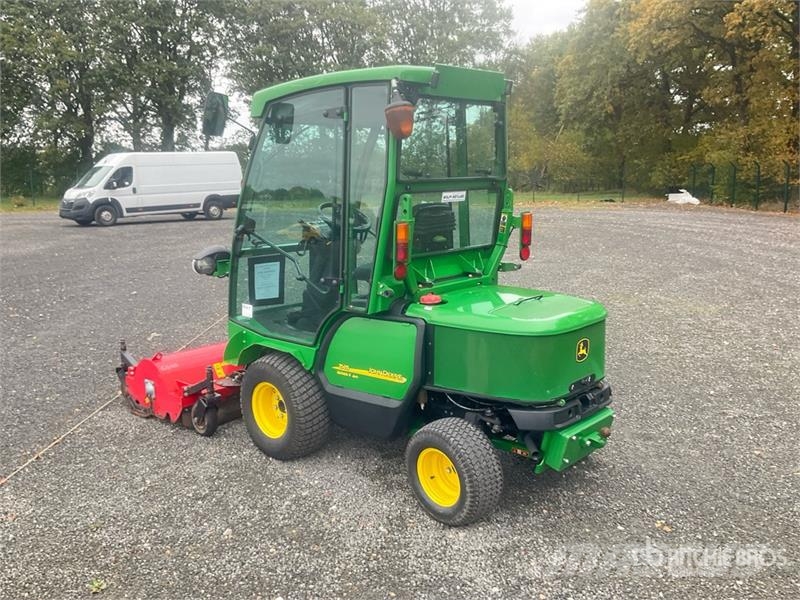 John Deere F 1565 Lawn Mower ركوب الحشائش