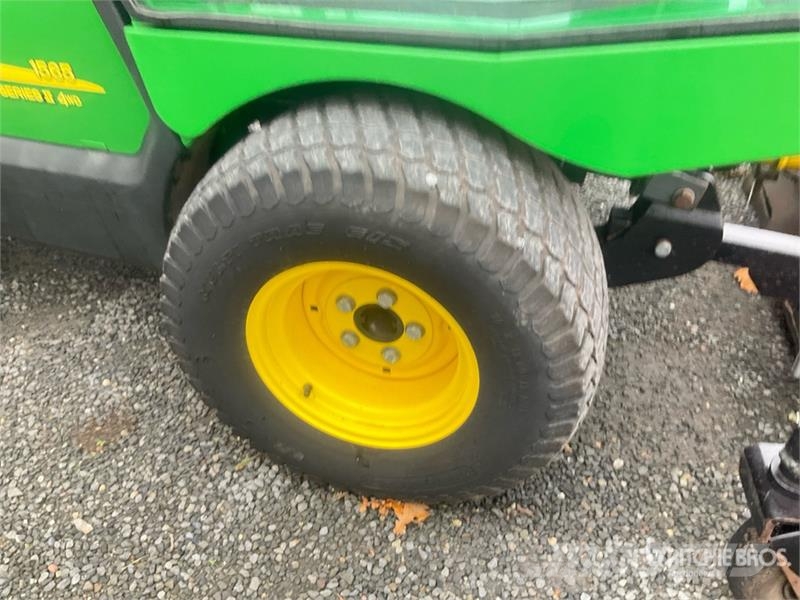 John Deere F 1565 Lawn Mower ركوب الحشائش