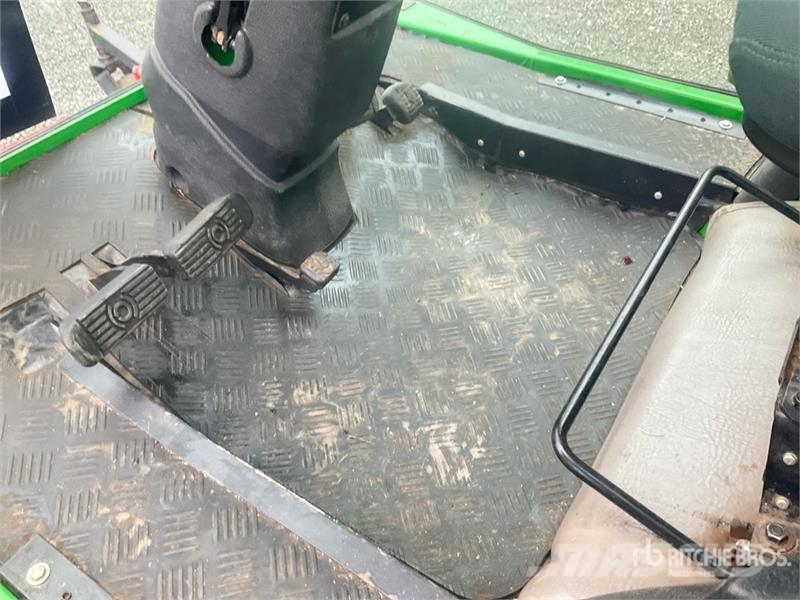 John Deere F 1565 Lawn Mower ركوب الحشائش