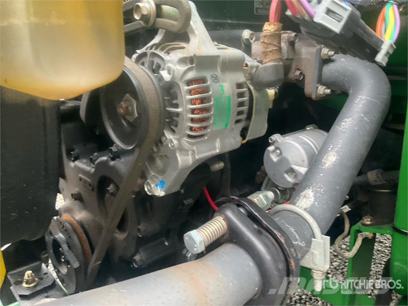 John Deere F 1565 Lawn Mower ركوب الحشائش