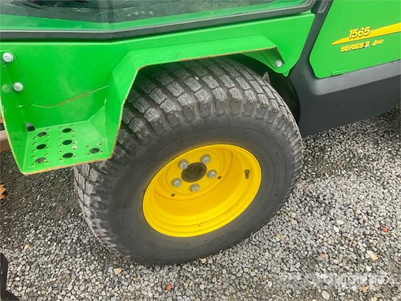 John Deere F 1565 Lawn Mower ركوب الحشائش