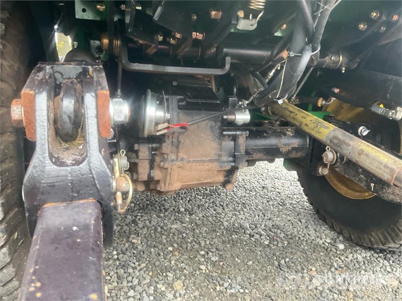 John Deere F 1565 Lawn Mower ركوب الحشائش