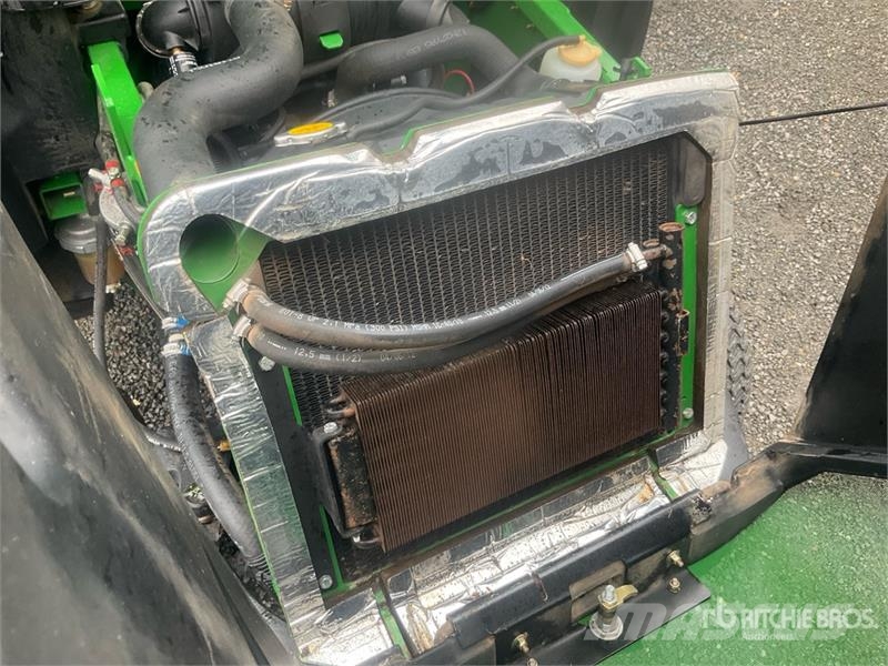 John Deere F 1565 Lawn Mower ركوب الحشائش