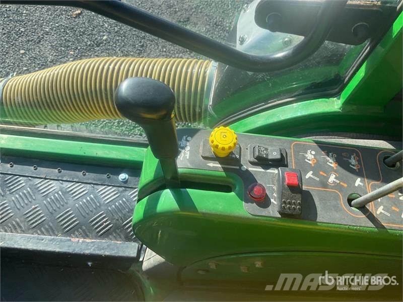 John Deere F 1565 Series II Ride-On Lawn Mower Sitteklippere