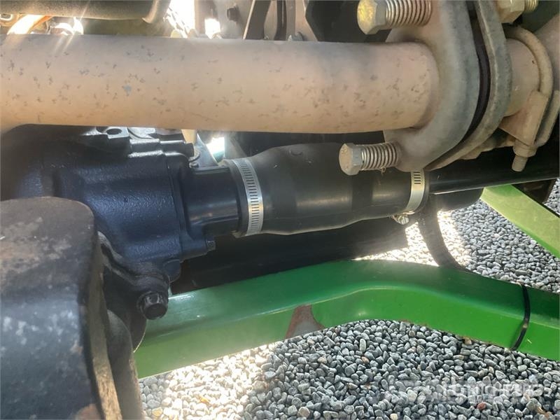 John Deere F 1565 Series II Ride-On Lawn Mower Sitteklippere