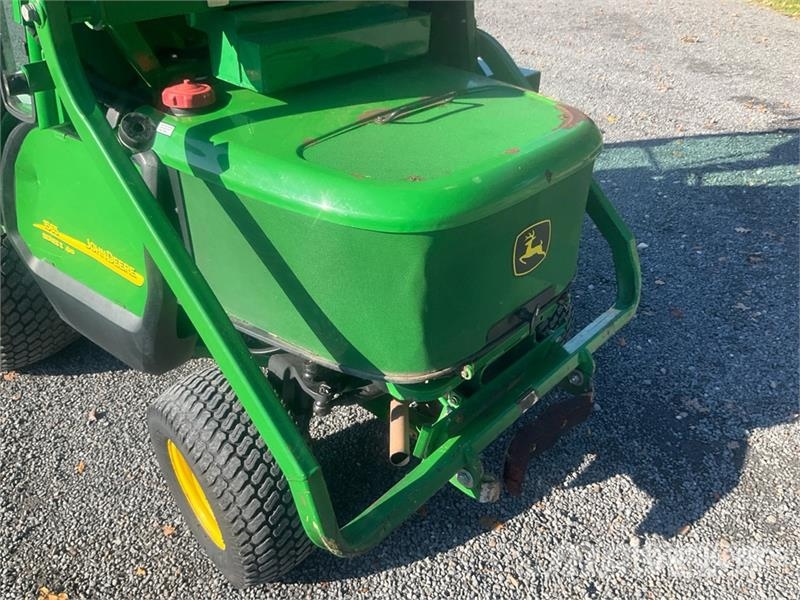 John Deere F 1565 Series II Ride-On Lawn Mower Sitteklippere