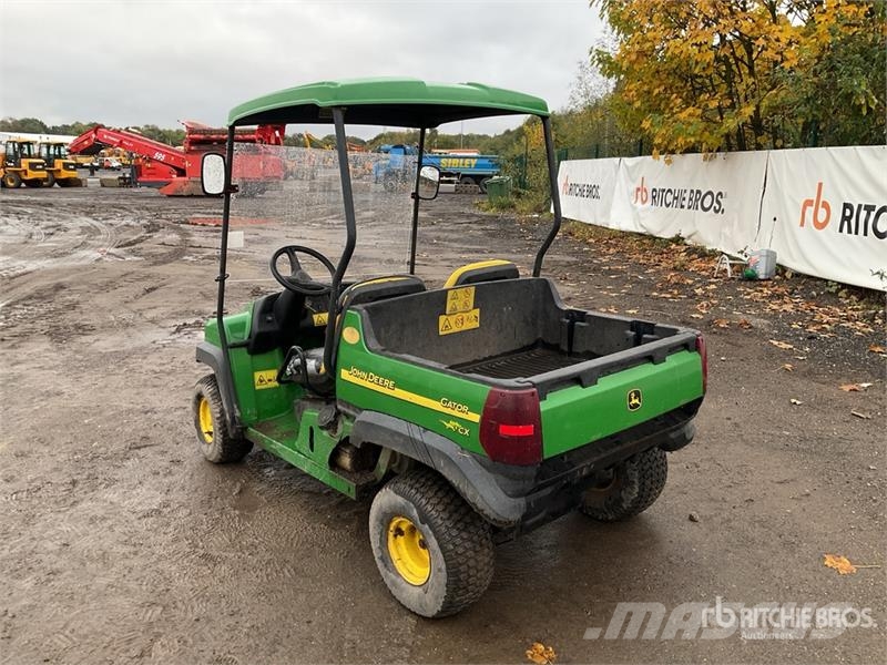 John Deere Gator 4X2 ماكينات منفعة عامة