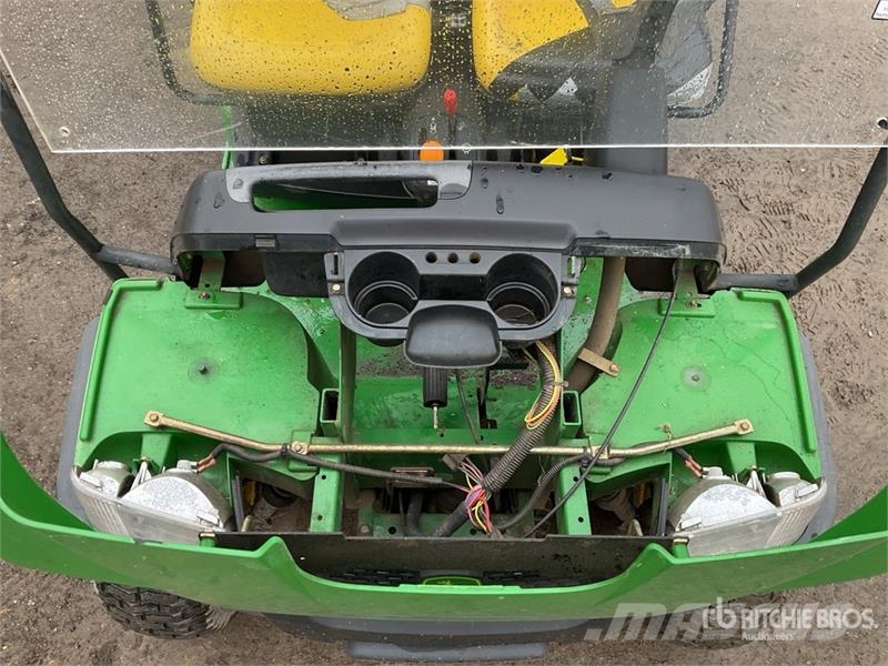 John Deere Gator 4X2 ماكينات منفعة عامة