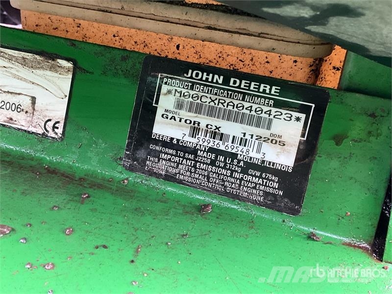 John Deere Gator 4X2 ماكينات منفعة عامة