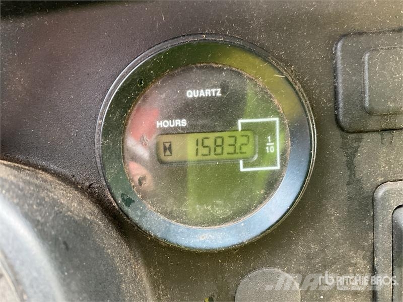 John Deere Gator 4X2 ماكينات منفعة عامة