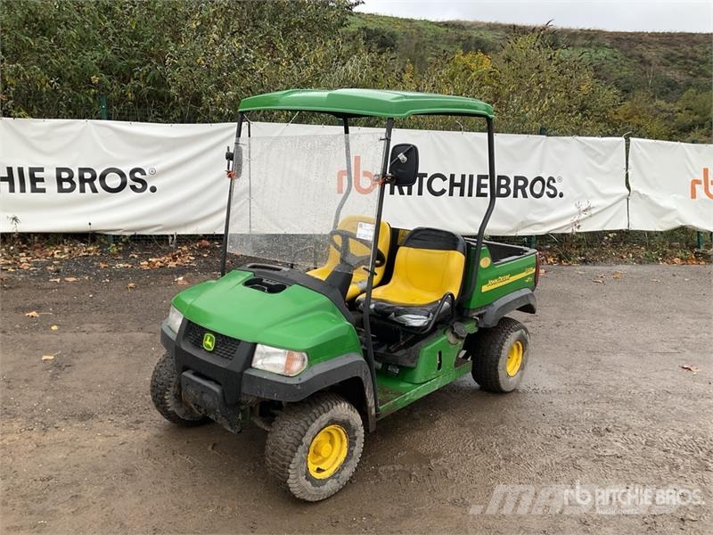 John Deere Gator 4X2 ماكينات منفعة عامة