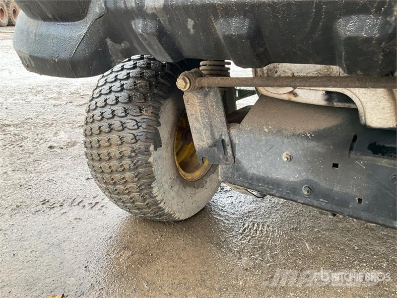John Deere Gator 4X2 ماكينات منفعة عامة