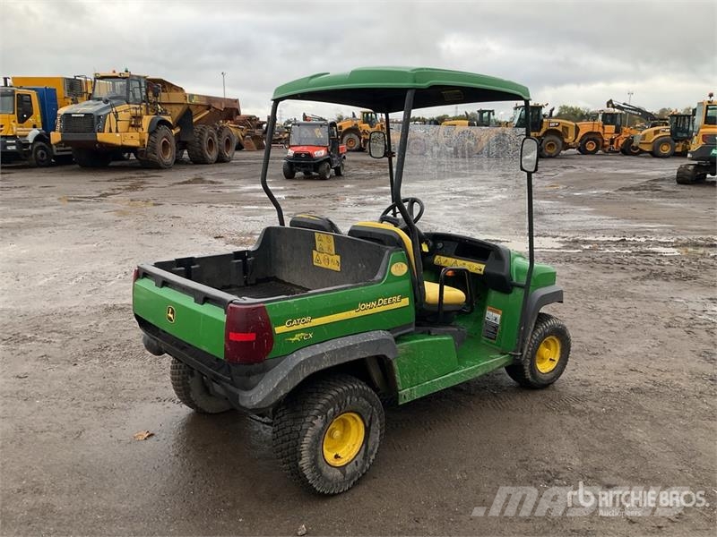 John Deere Gator 4X2 ماكينات منفعة عامة