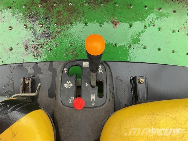 John Deere Gator 4X2 ماكينات منفعة عامة