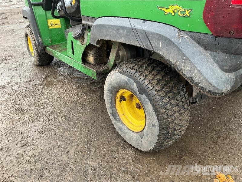 John Deere Gator 4X2 ماكينات منفعة عامة