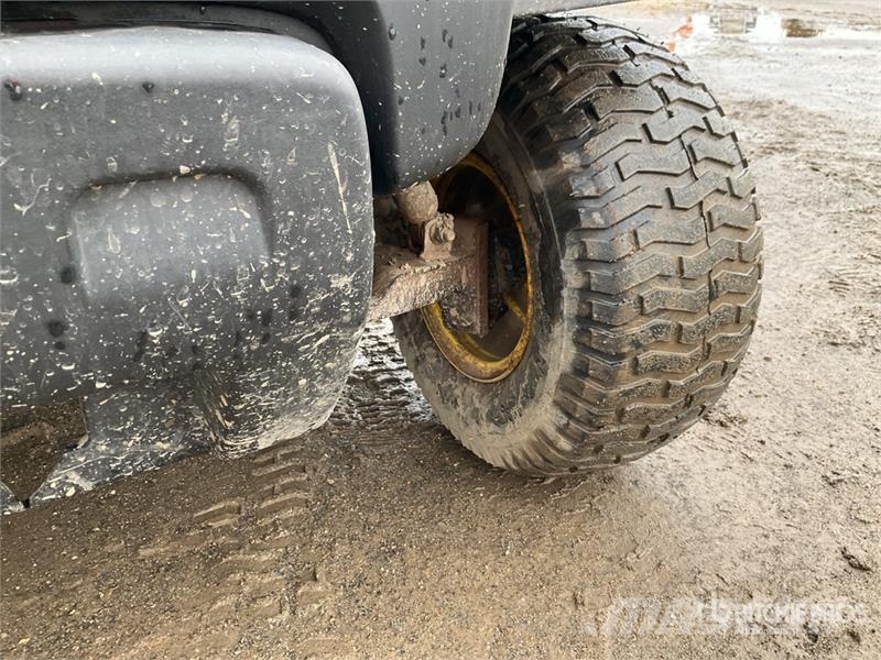 John Deere Gator 4X2 ماكينات منفعة عامة