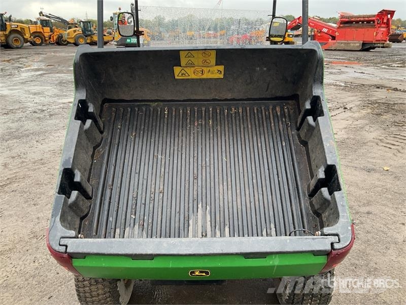 John Deere Gator 4X2 ماكينات منفعة عامة