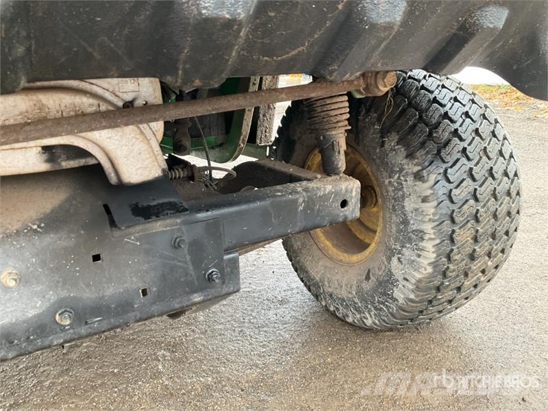 John Deere Gator 4X2 ماكينات منفعة عامة