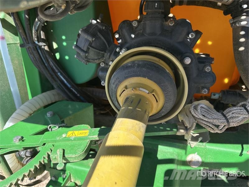 John Deere M740i 27 m S/A Pulverisateur Traine S/A Pull-Type Pulverizadores rebocados