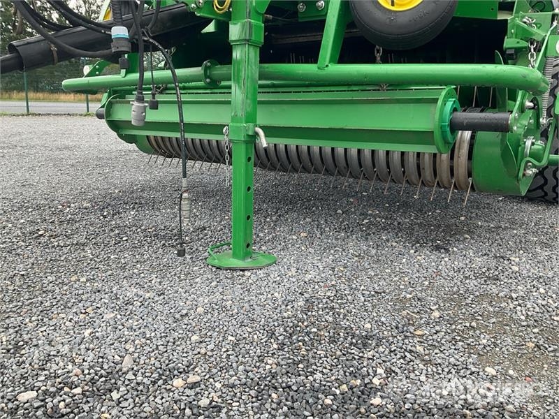 John Deere V461M Round Baler Round balers