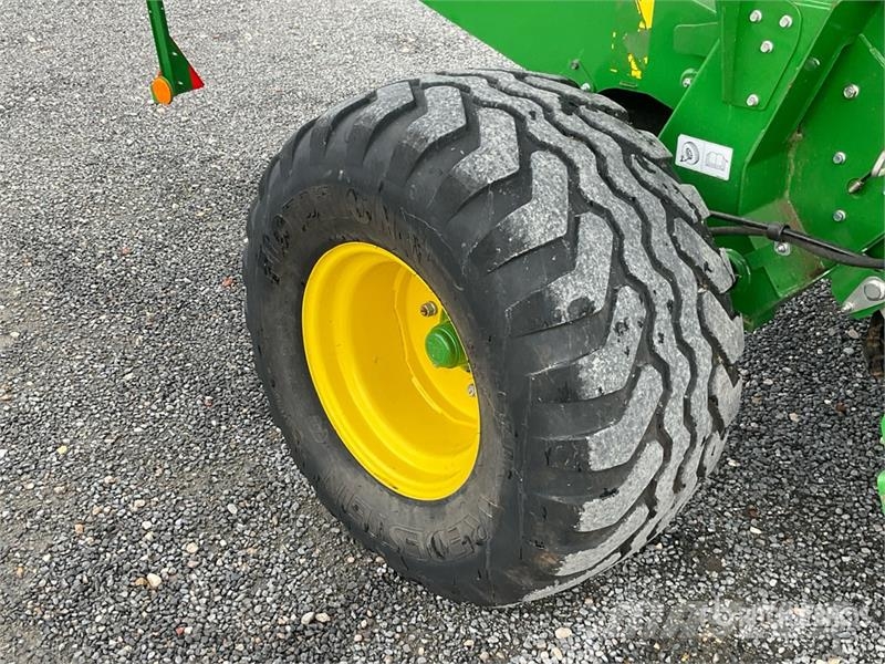 John Deere V461M Round Baler Round balers
