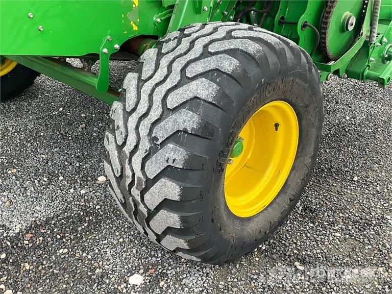 John Deere V461M Round Baler Round balers