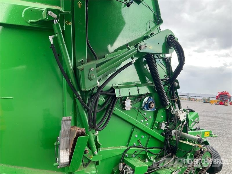 John Deere V461M Round Baler Round balers