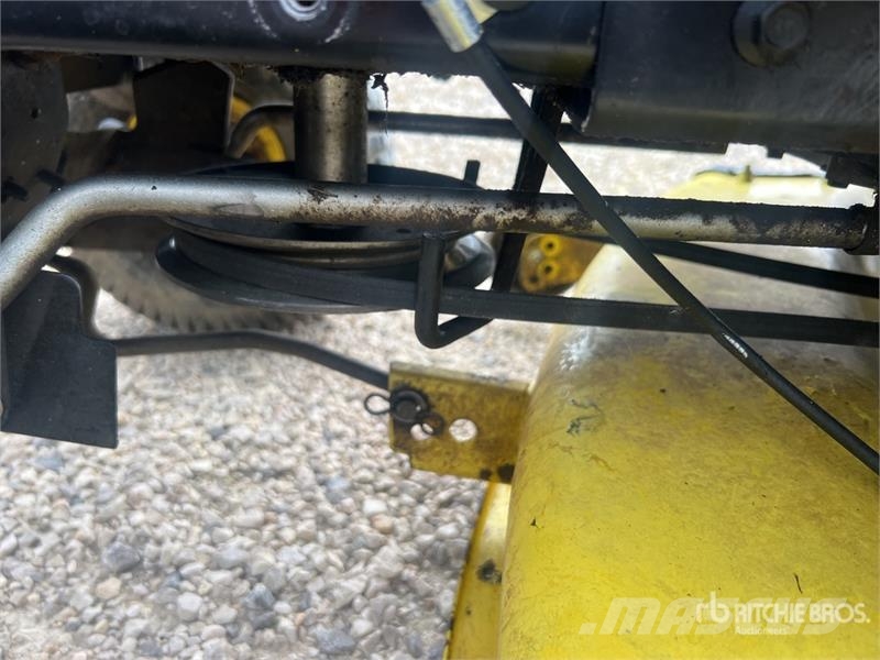 John Deere x125 Tracteur Tondeuse Mower Tractor Kompaktní traktory